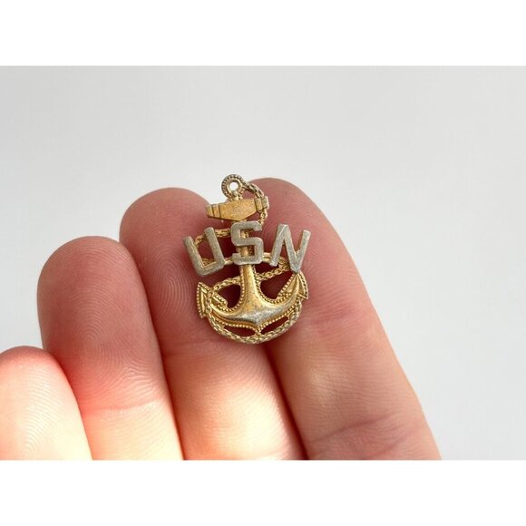 SOLD U.S. Navy Chief Petty Officer Sterling "USN" CPO Anchor WWII Cap Badge - Picture 6 of 7